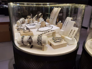 Fabricación y montaje en París del espacio 1 de 50 en Galeries Lafayette